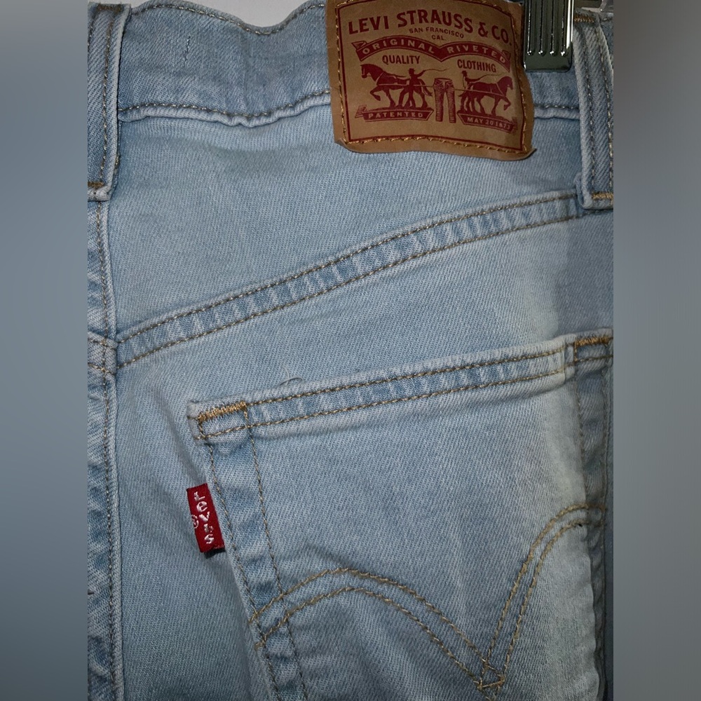 High Waisted Taper Levi Jeans